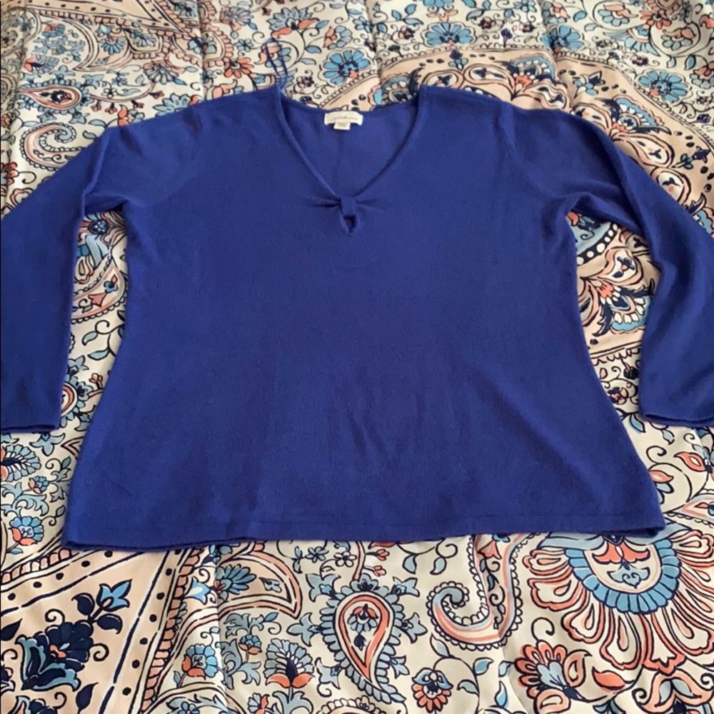 Cute light weight sweater top